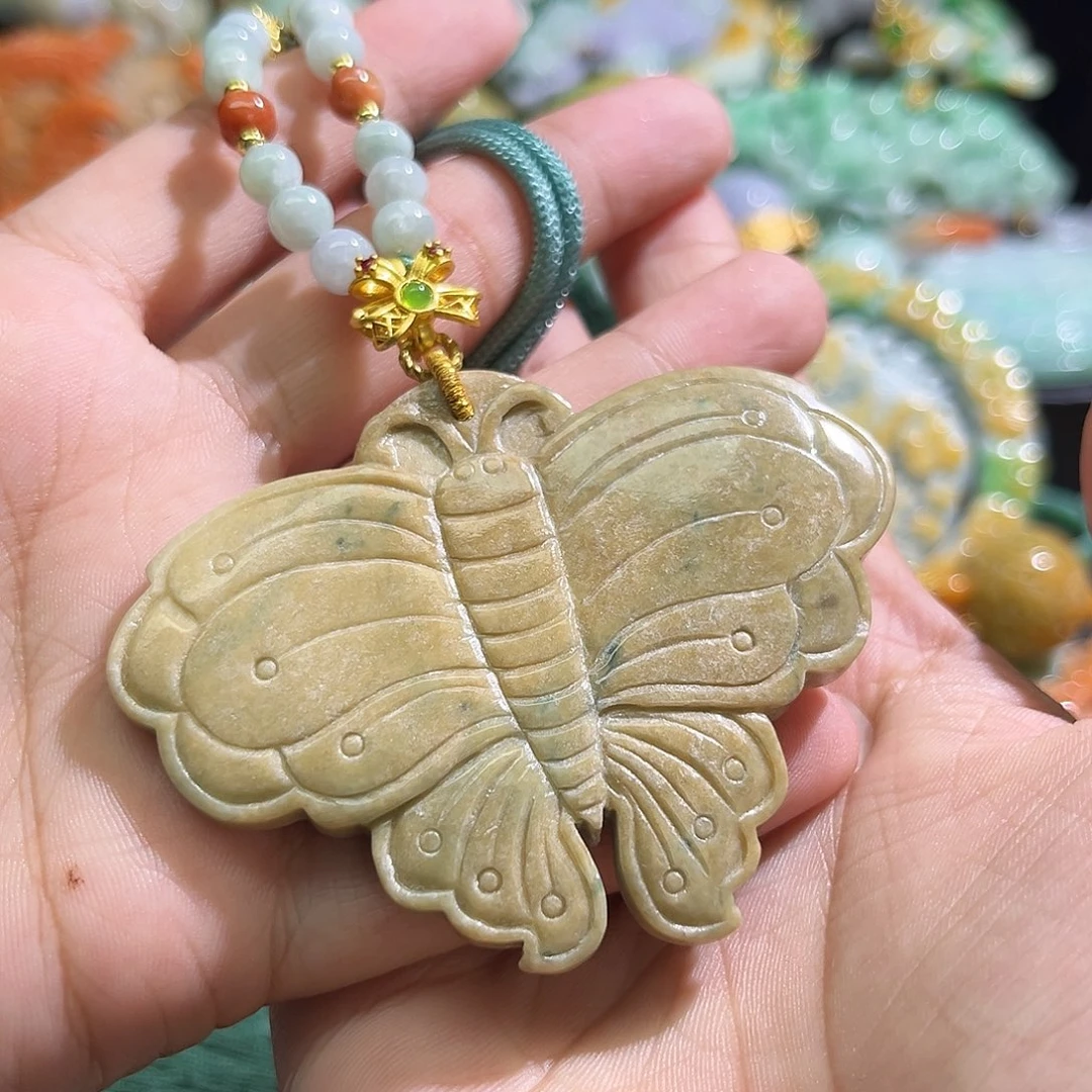 翡翠未镶嵌颈饰待编织