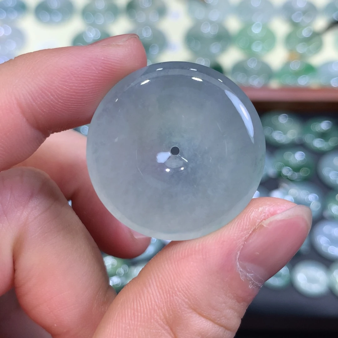 翡翠颈饰未镶嵌平安扣