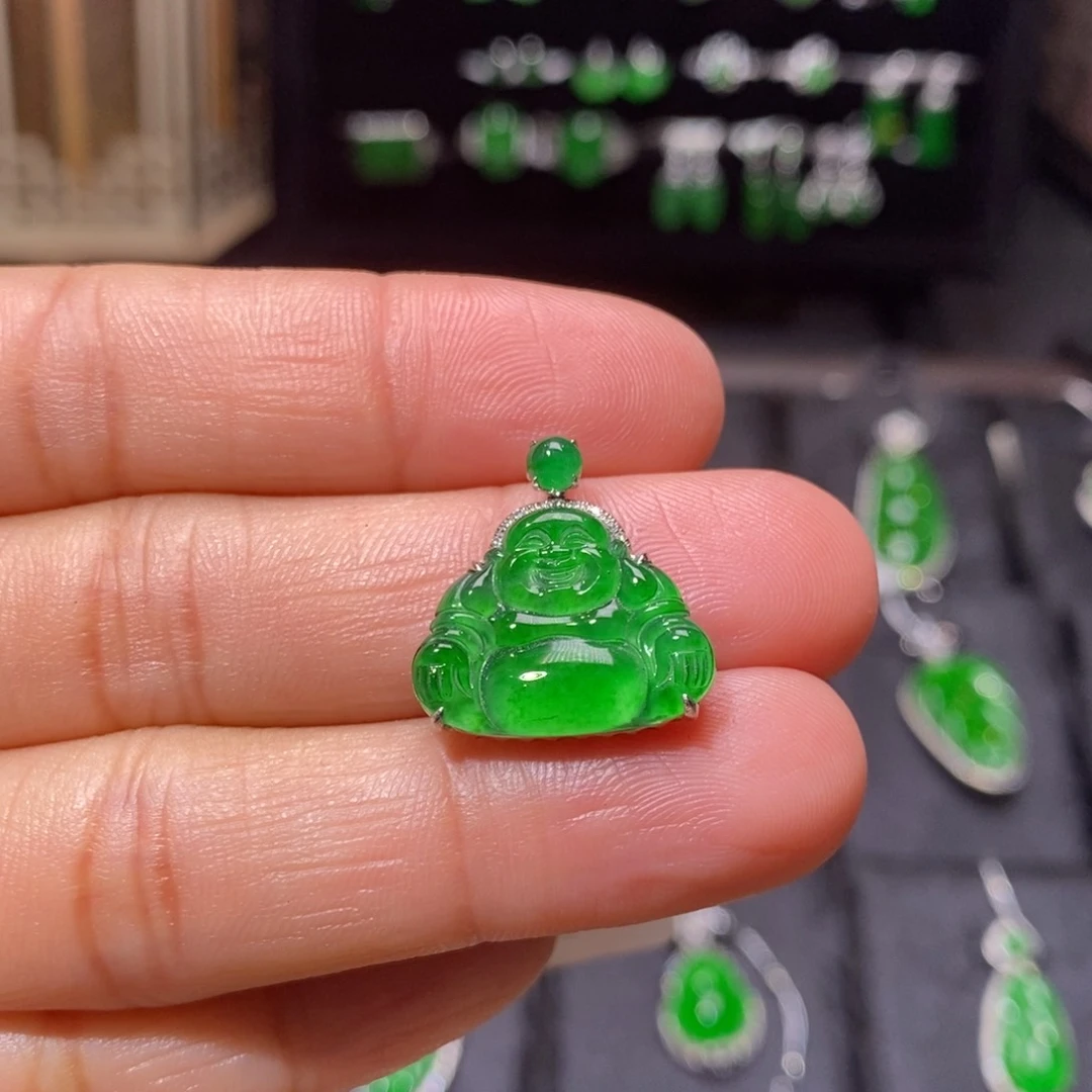 颈饰18K金镶嵌翡翠佛公吊坠