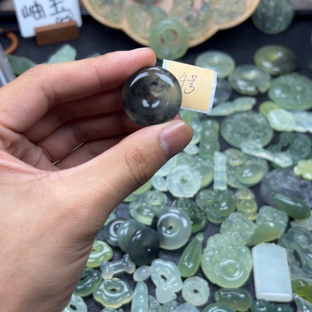 早***睡蛇纹石玉未镶嵌颈饰水墨扣四号