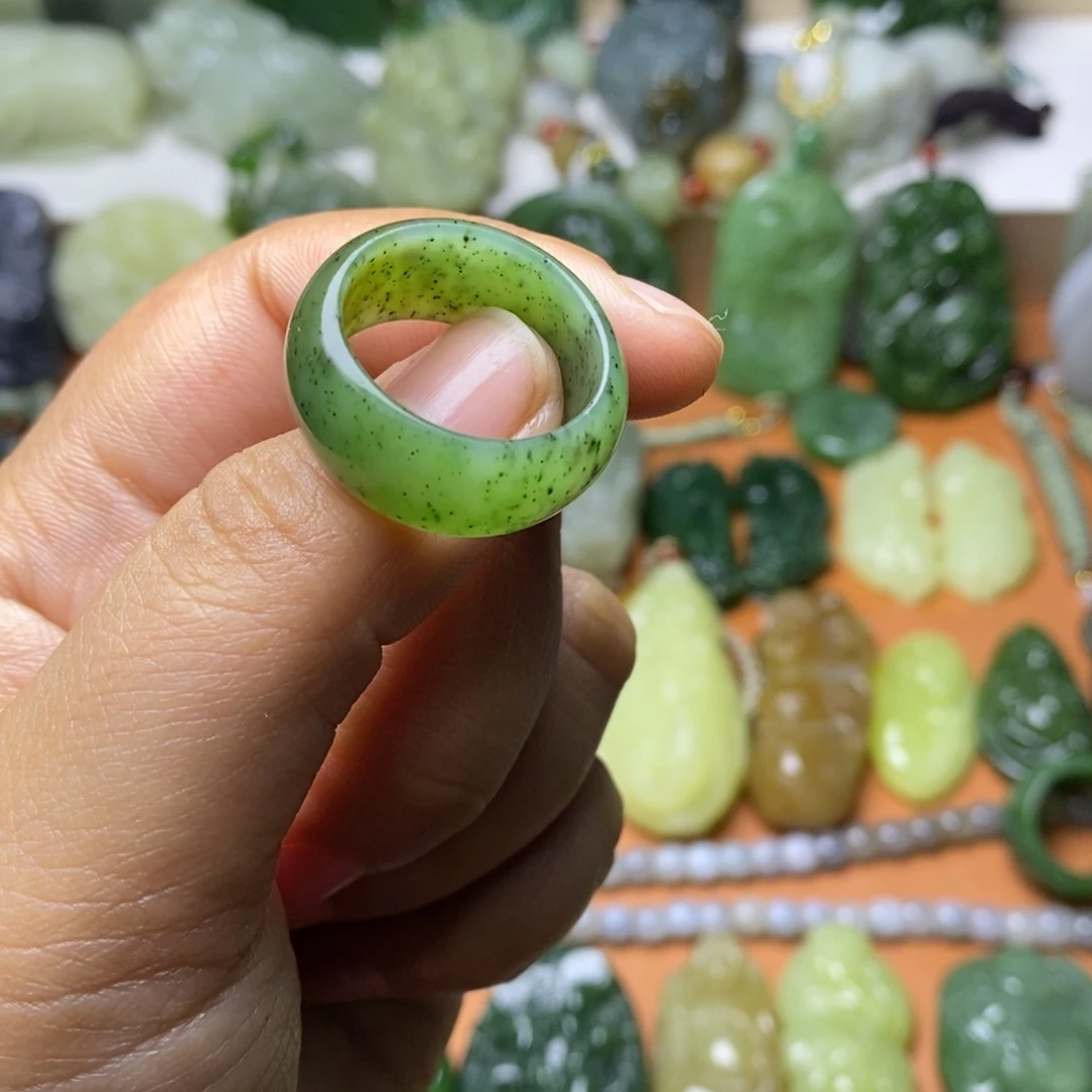 *****和田玉未镶嵌颈饰