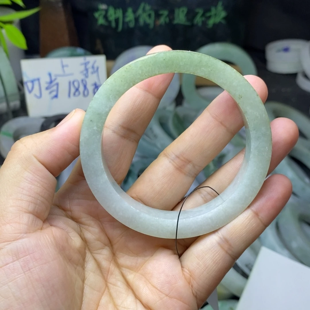 定制翡翠未镶嵌手镯