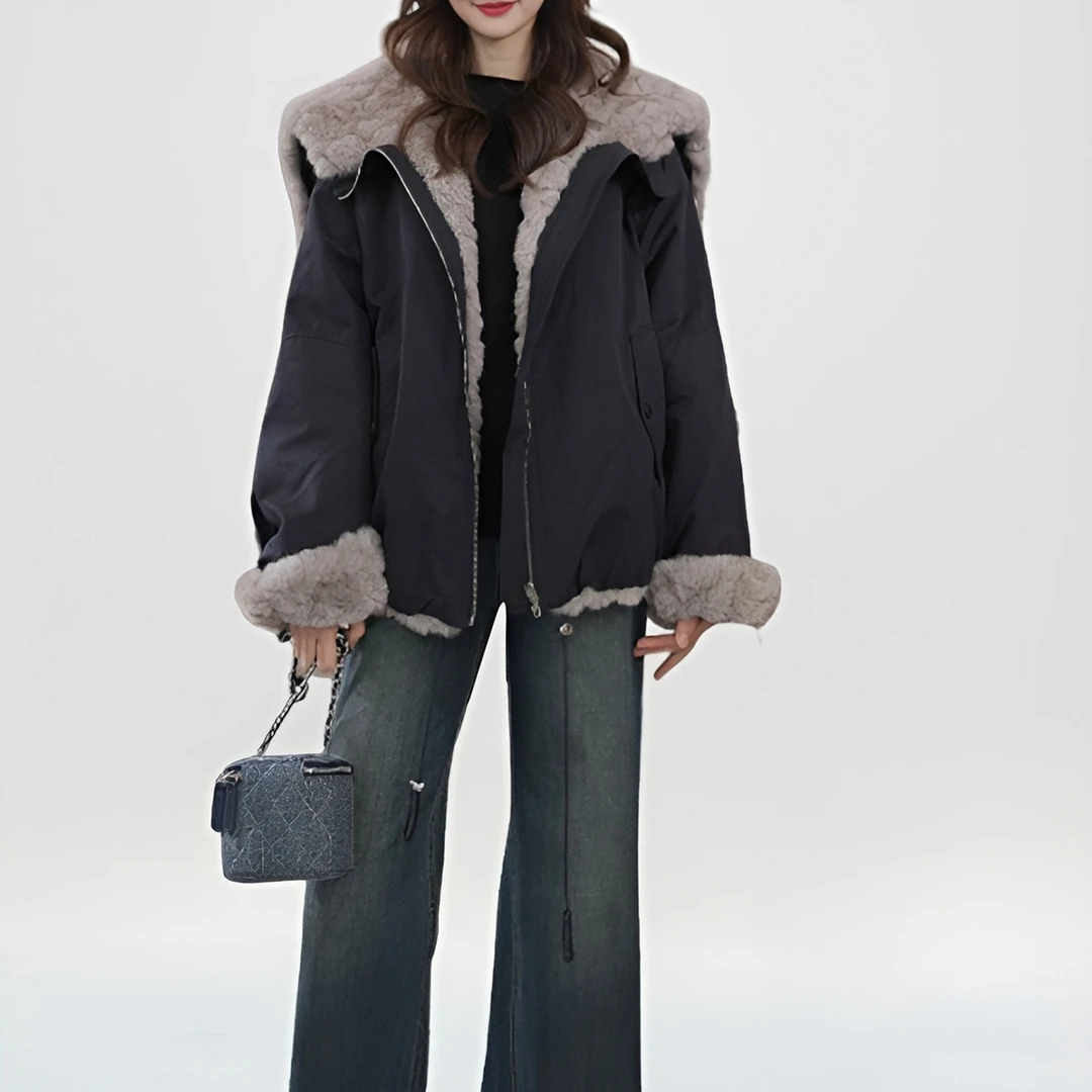 2025冬季新款韩系设计感撞色拼接两面穿时髦翻领连帽毛毛厚外套女