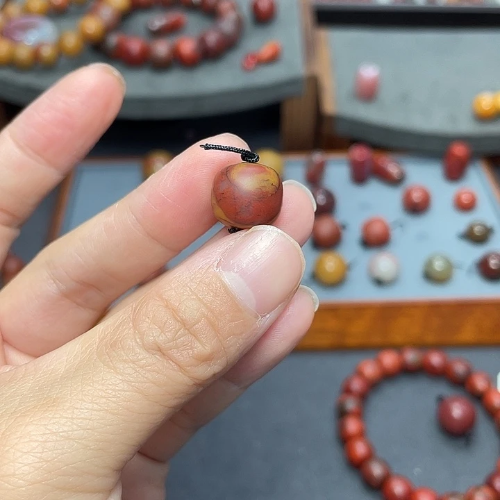 南红玛瑙单珠12mm多样性发未镶嵌