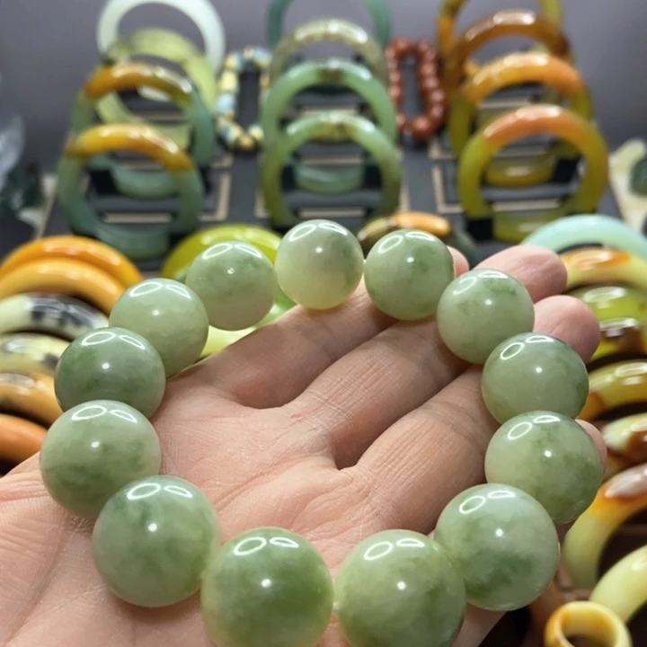 蛇纹石玉手镯未镶嵌