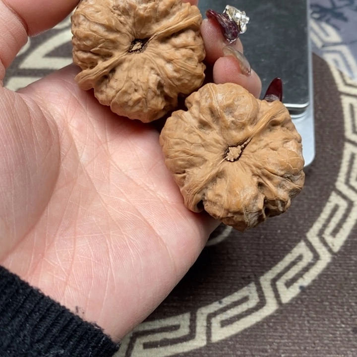 文玩核桃吊坠蛤蟆头微修