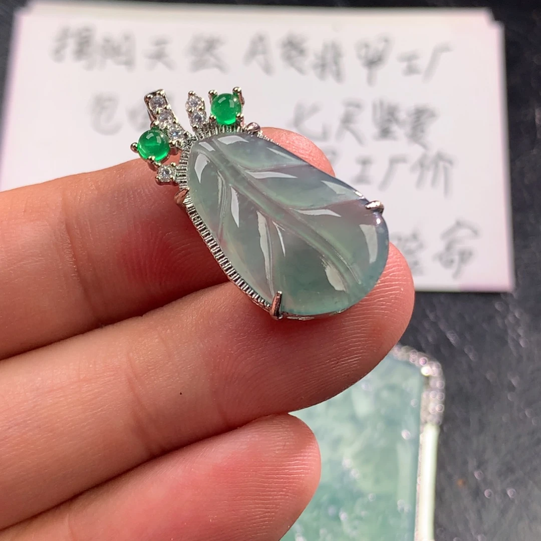 翡翠未镶嵌颈饰芭蕉叶