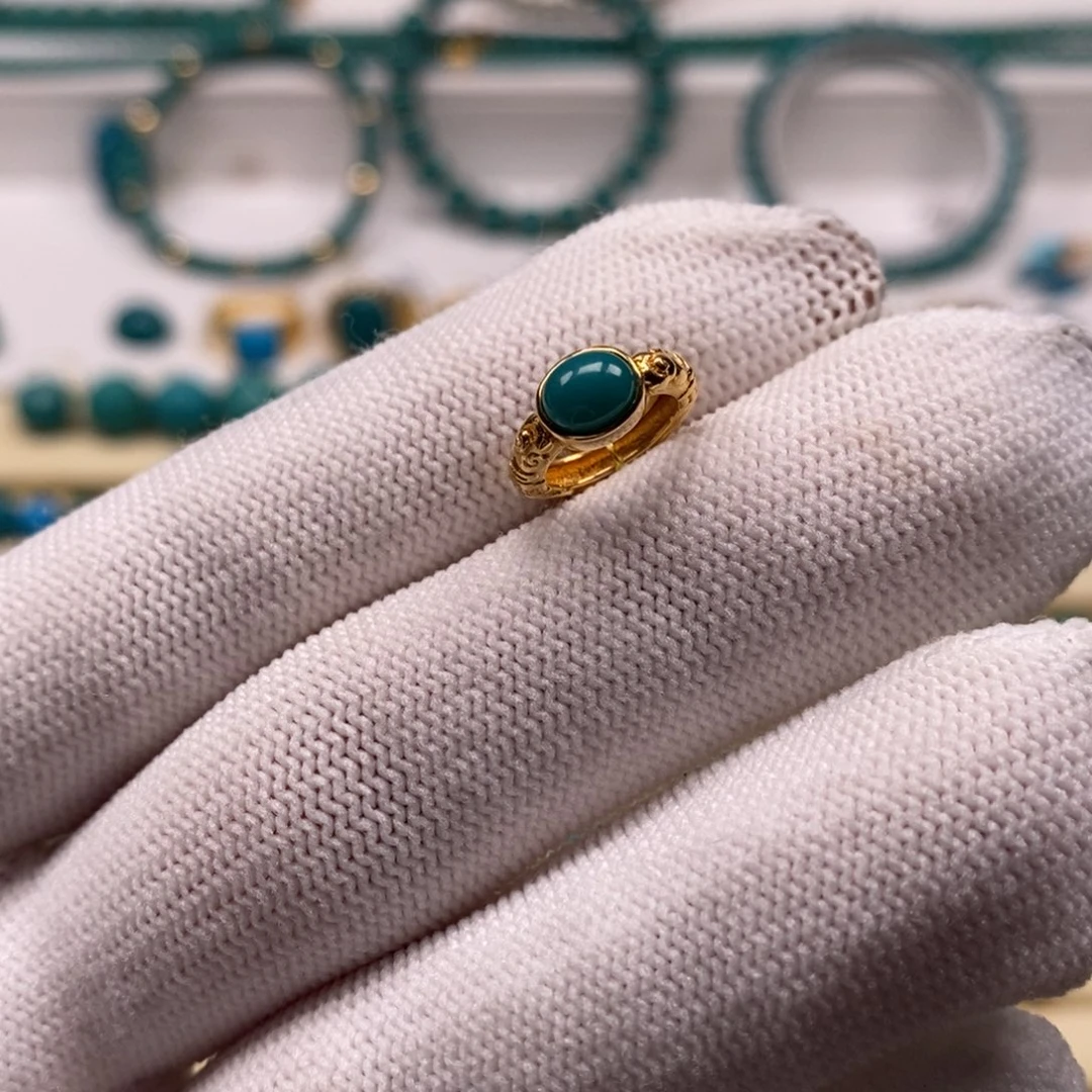 绿松石18K金镶嵌珠宝奇石卡环