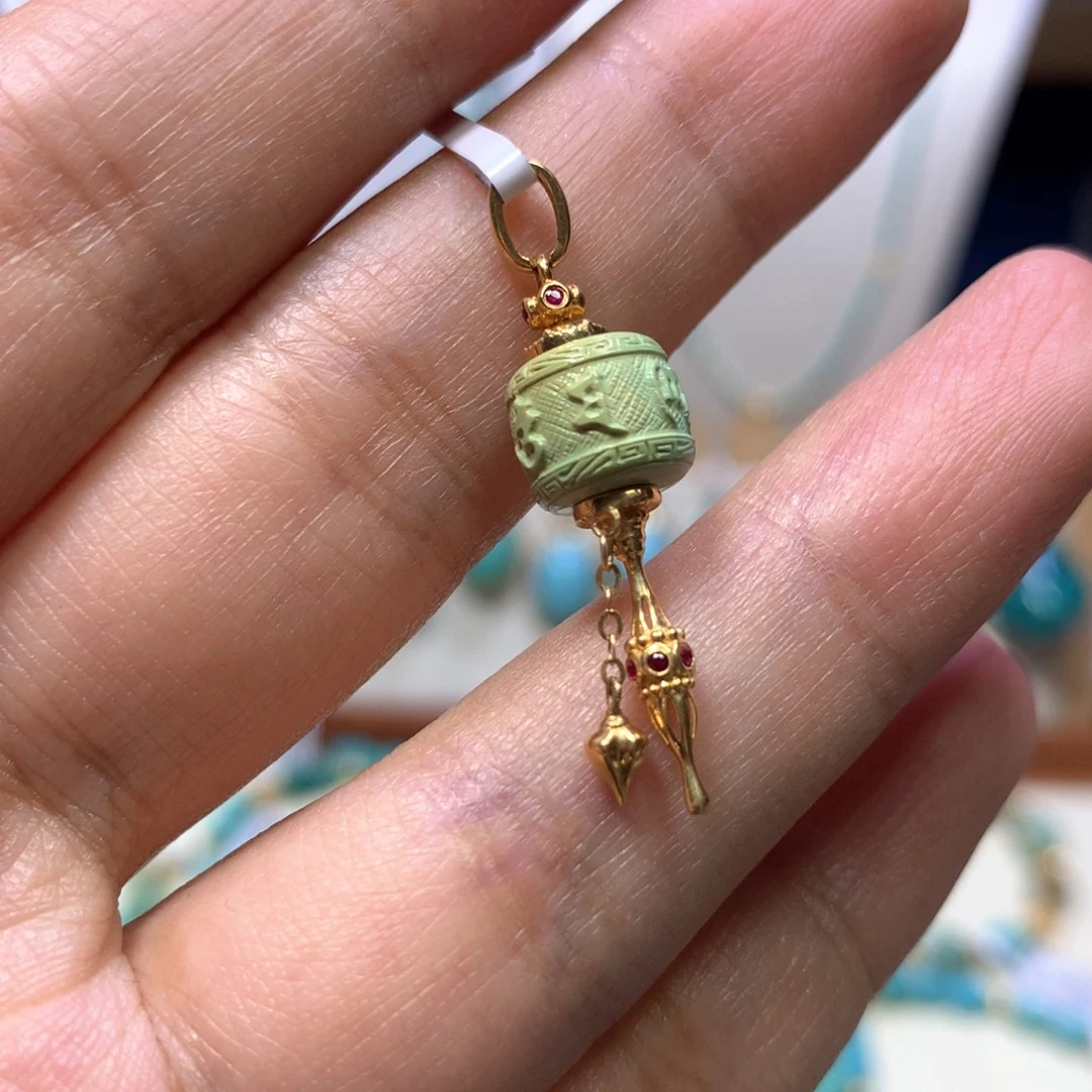 绿松石18K金镶嵌吊坠