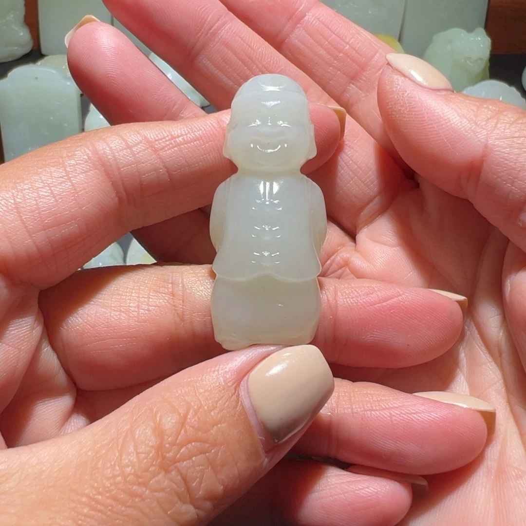 市***张和田玉未镶嵌颈饰