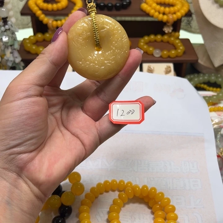 翡翠未镶嵌颈饰1200