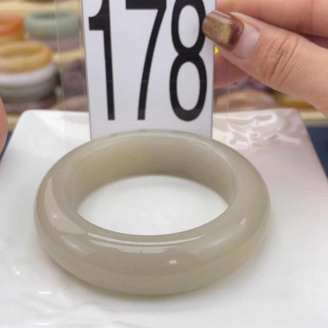 【闪购商品】石英质玉手镯未镶嵌