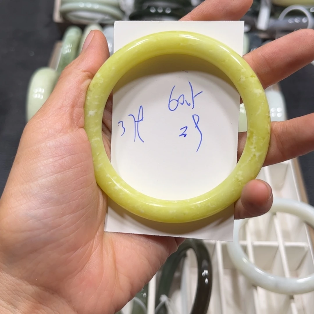 鱼***e蛇纹石玉未镶嵌手镯