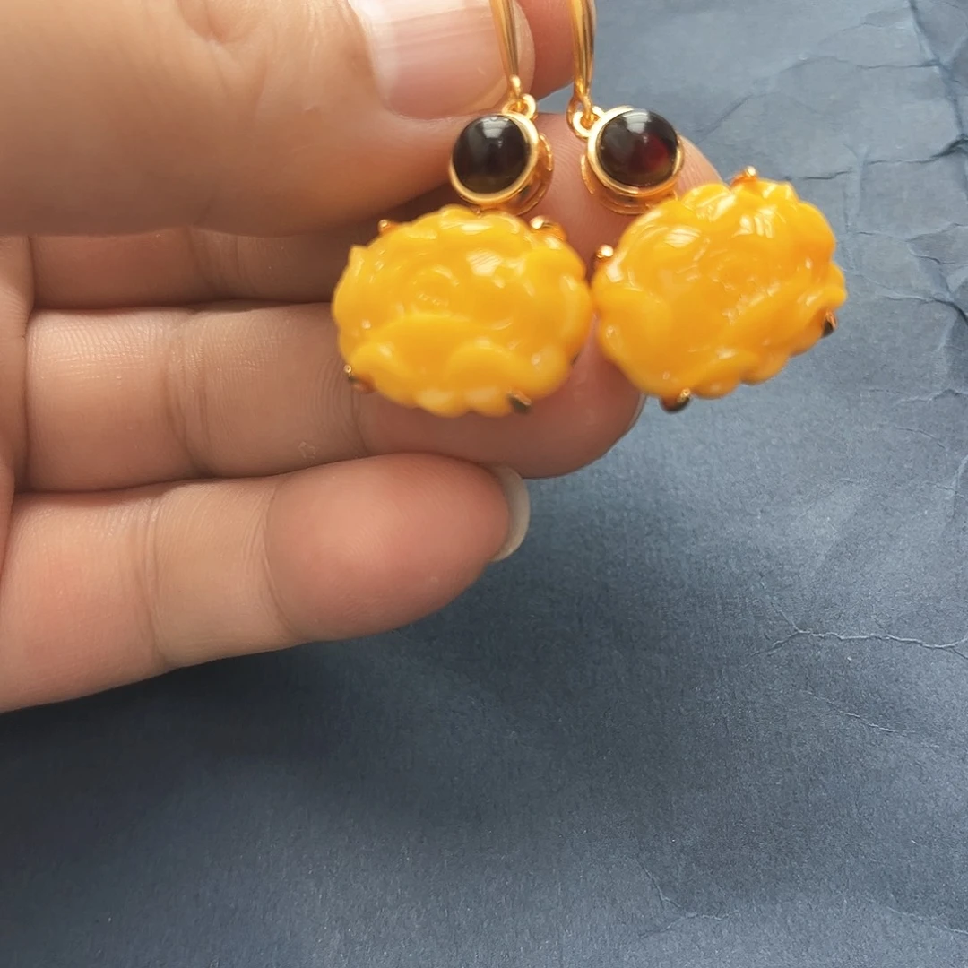 裸石琥珀未镶嵌耳坠