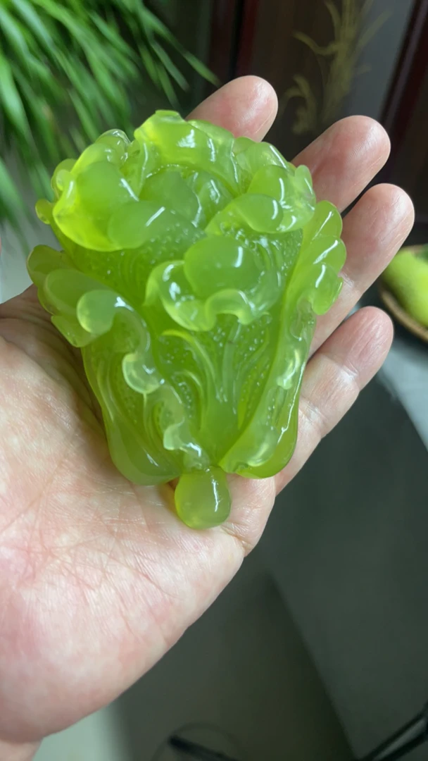 岫玉天然白菜手把件百财聚来桌面摆件