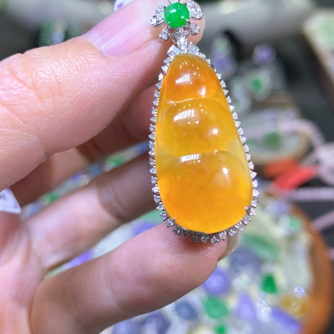 【闪购商品】翡翠颈饰18K金镶嵌翡翠吊坠项链