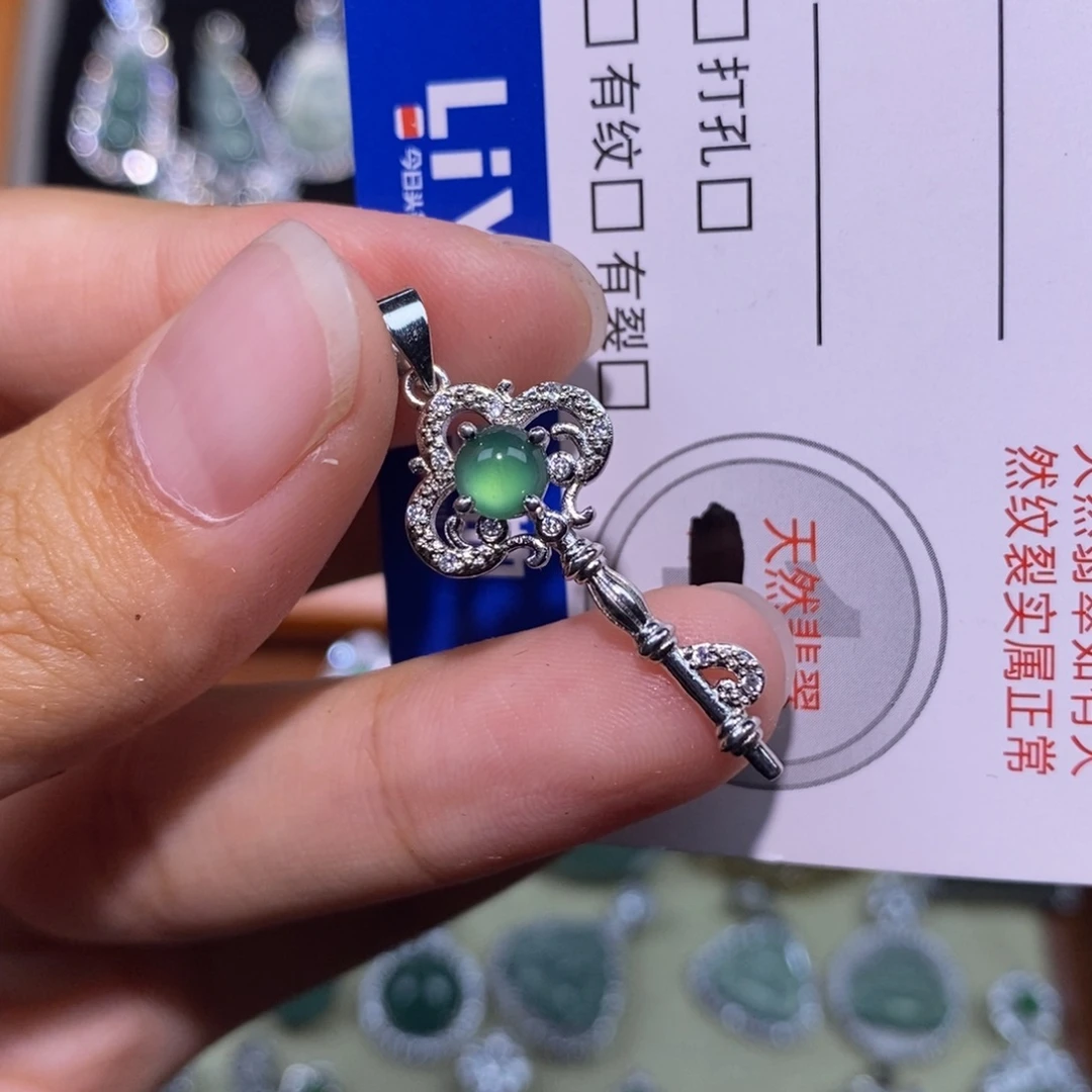 颈饰未镶嵌翡翠天然