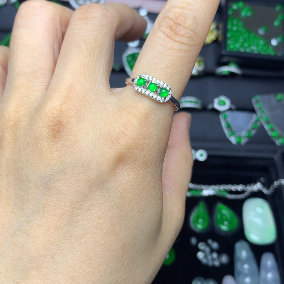 翡翠戒指银S925镶嵌绿蛋面戒指