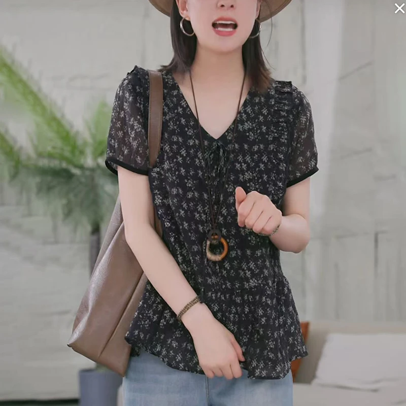 2025夏季新款女士黑色V领显瘦减龄碎花休闲衬衫百搭洋气小衫上衣