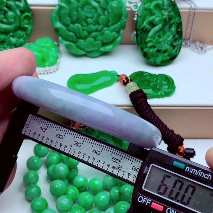 翡翠未镶嵌手镯……