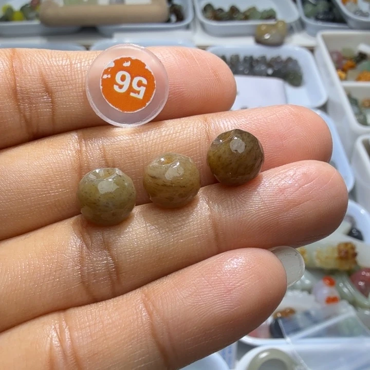 闹***早和田玉未镶嵌珠宝奇石