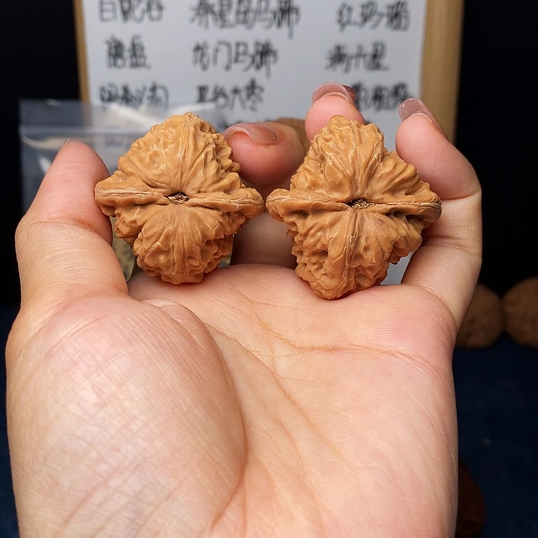 文玩核桃把件白蛇谷