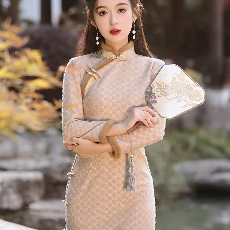 （加厚加绒）2024秋冬季素雅保暖改良格子旗袍优雅复古少女连衣裙
