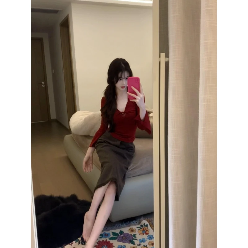 韩系扭结V领蕾丝拼接喇叭长袖T恤女2026新款高腰纯欲包臀半身裙子
