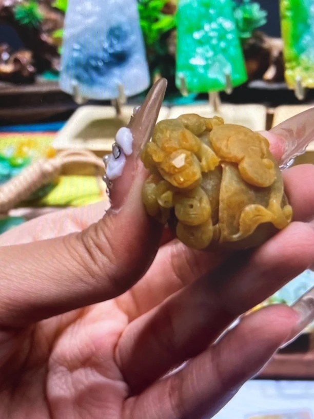 翡翠挂件一物一证毛货抛光