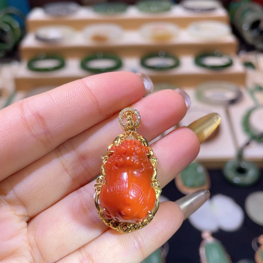 南红玛瑙高品18Ｋ南红貔貅吊坠18K金镶嵌
