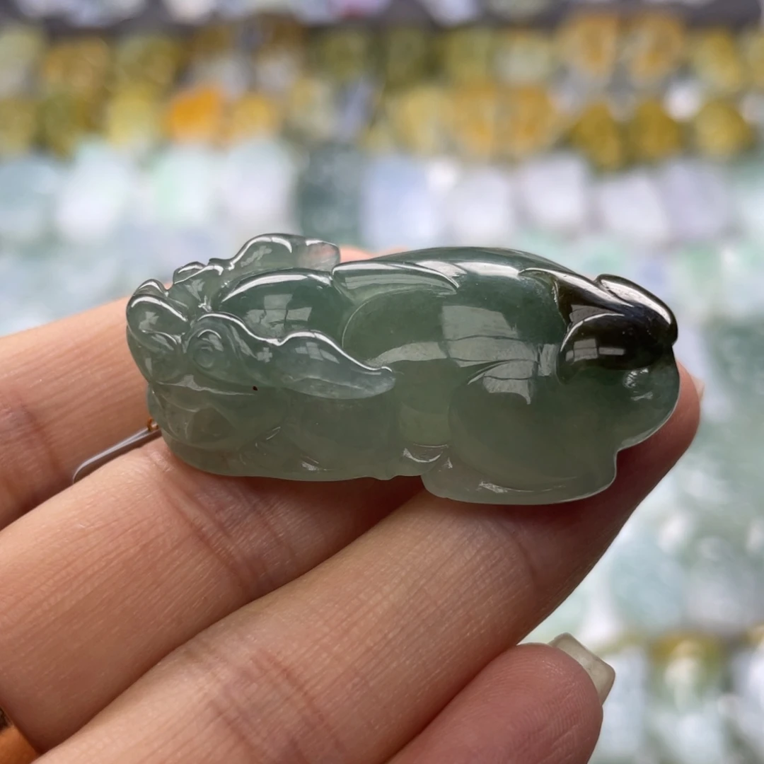 翡翠未镶嵌颈饰貔貅
