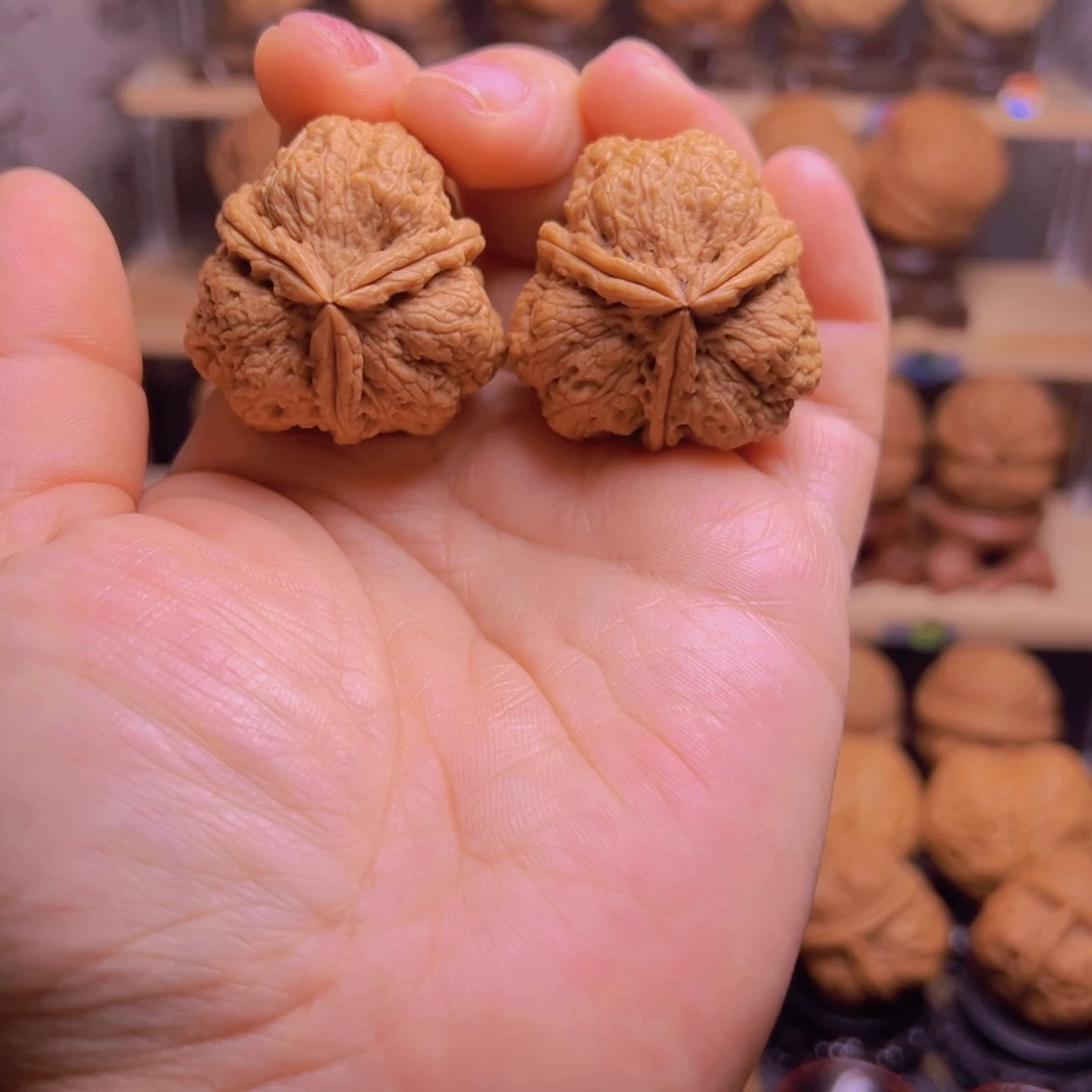 文玩核桃吊坠13w蚂蚁纹三棱35尺