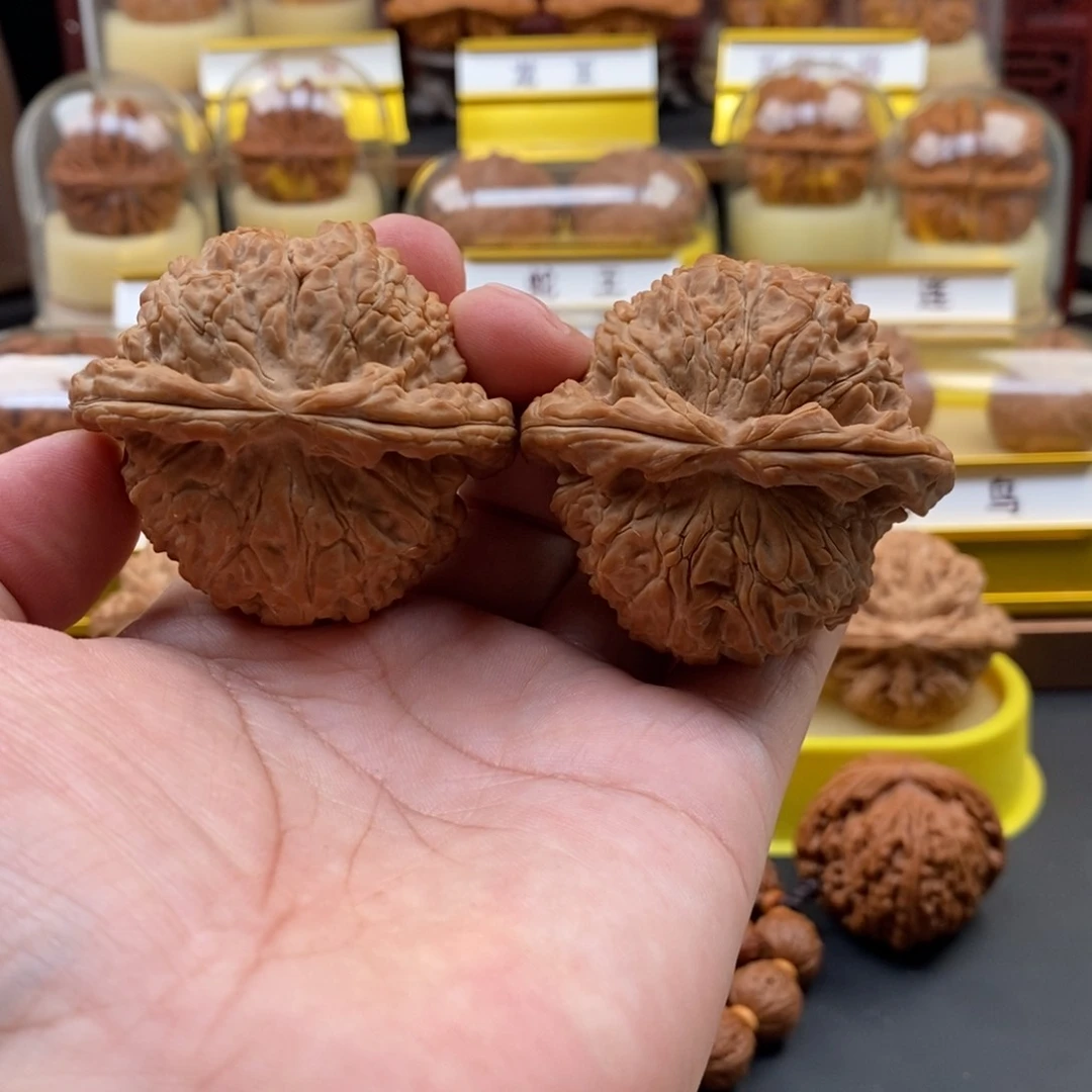 文玩核桃吊坠余****！白狮子，尺寸53
