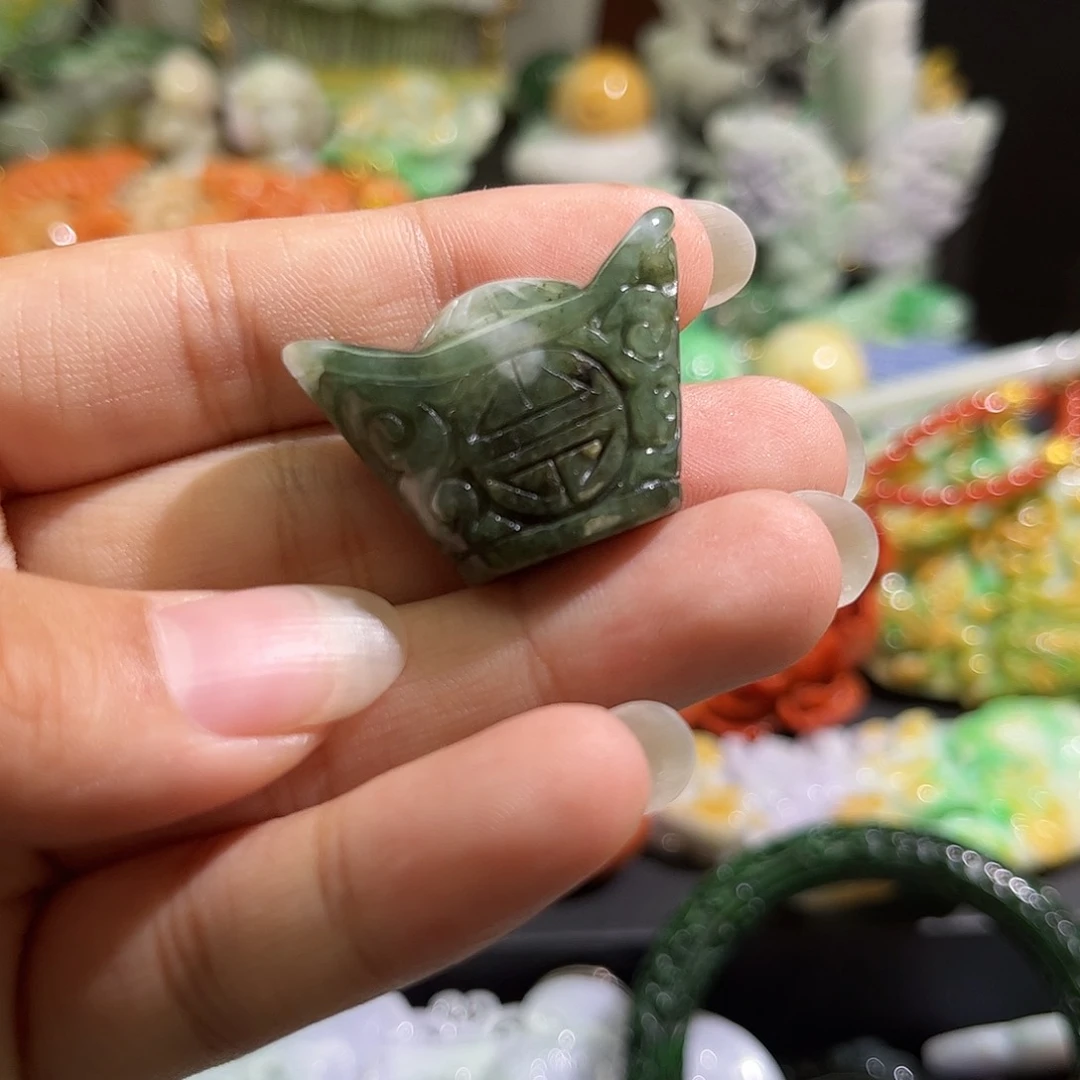 翡翠戒指未镶嵌待编织