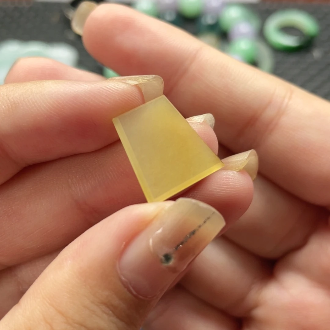 未镶嵌挂件翡翠  翡翠