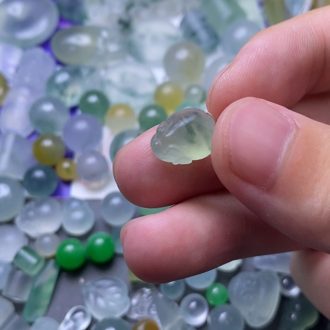 定制翡翠未镶嵌挂件