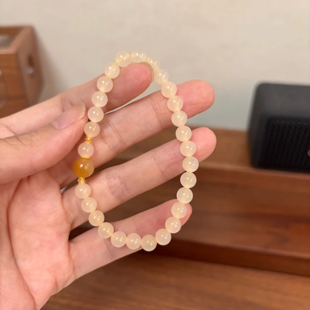 精品和田玉高冰底蜂蜜水手串6mm搭配18k金配饰