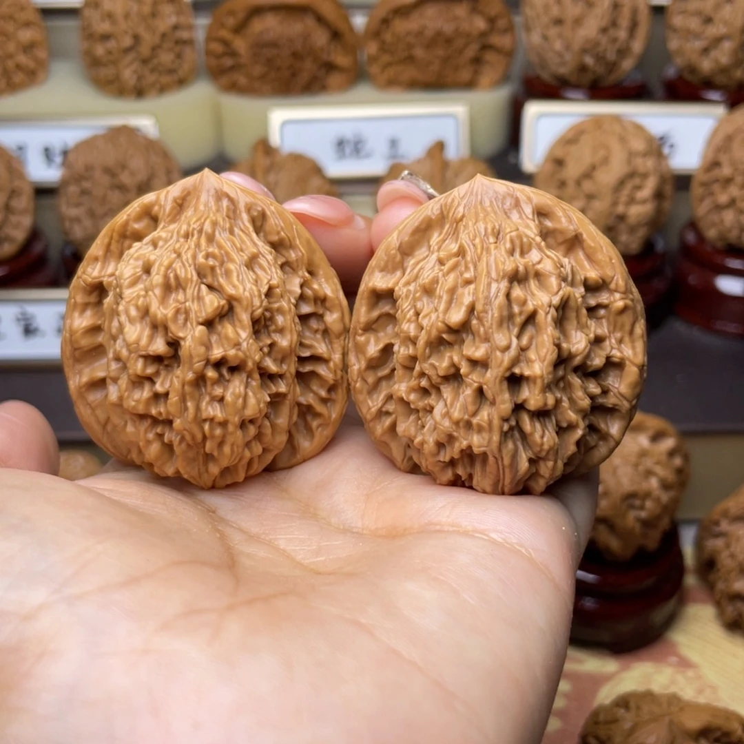 文玩核桃把件虎头41左右