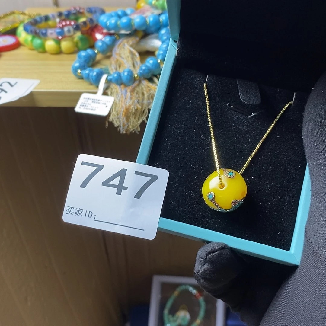 ****Dfghhjjjjjurrfbb747