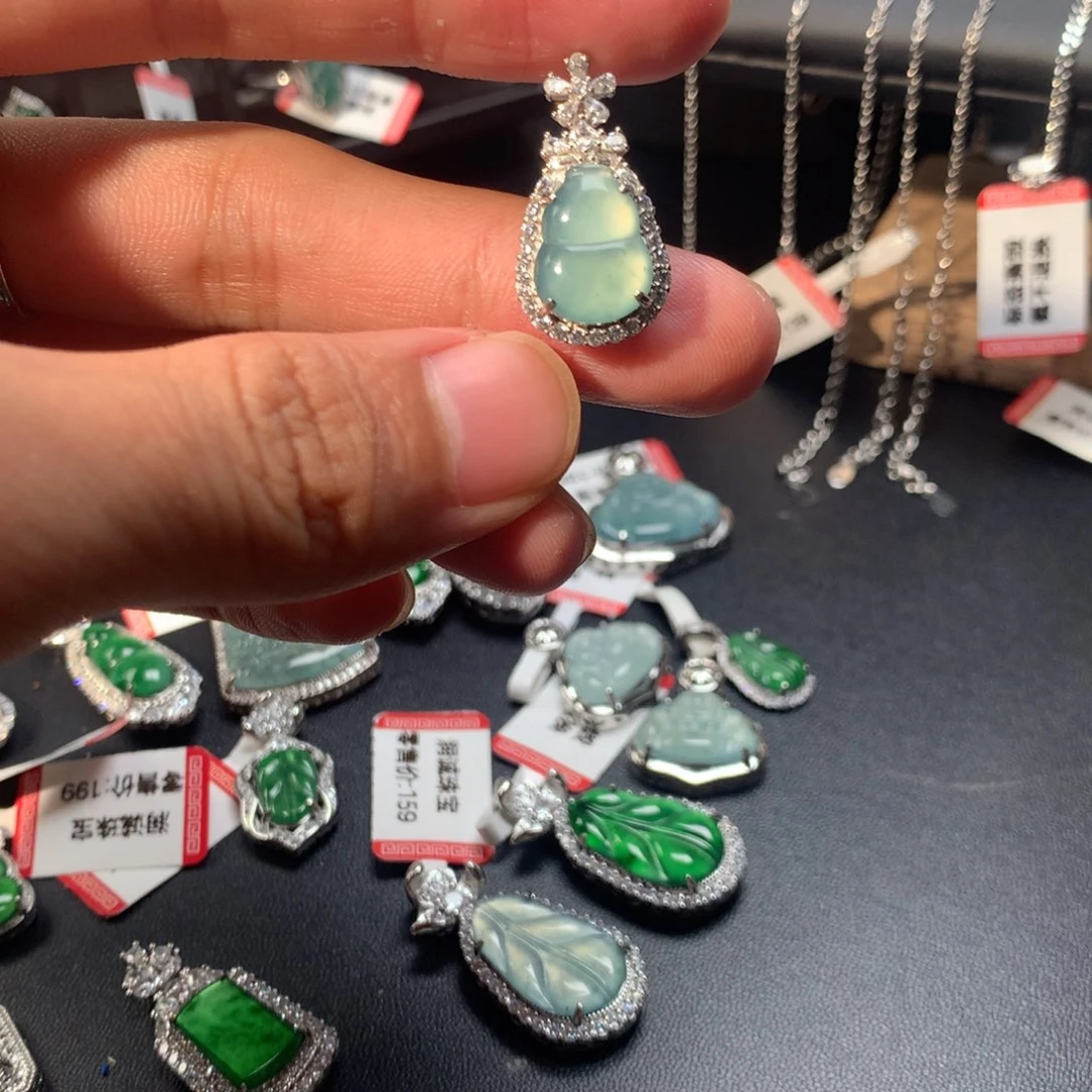 吊坠(不含链)未镶嵌翡翠