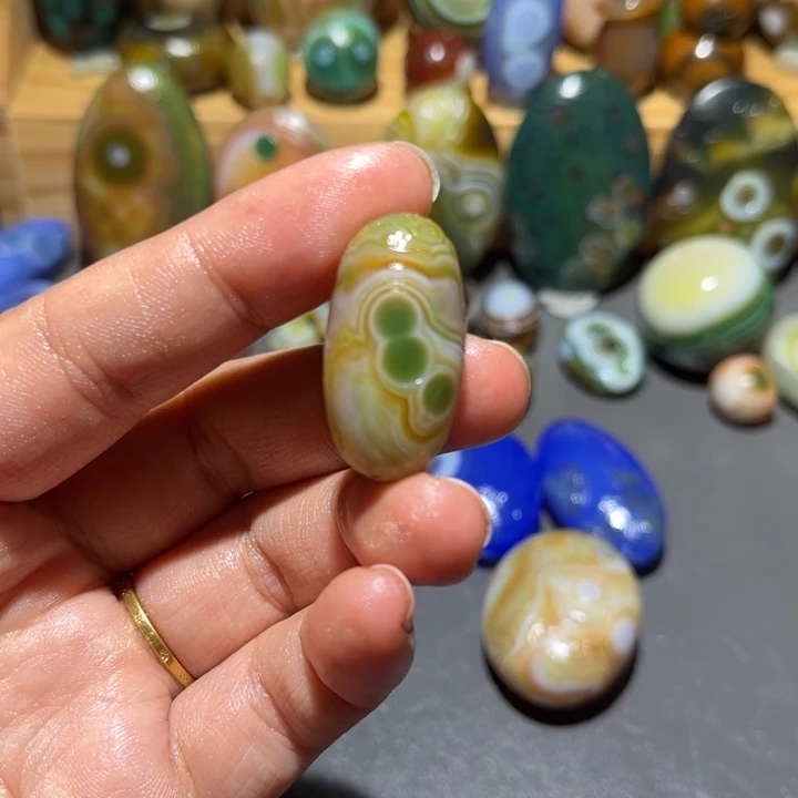 对***连玛瑙/玉髓未镶嵌颈饰