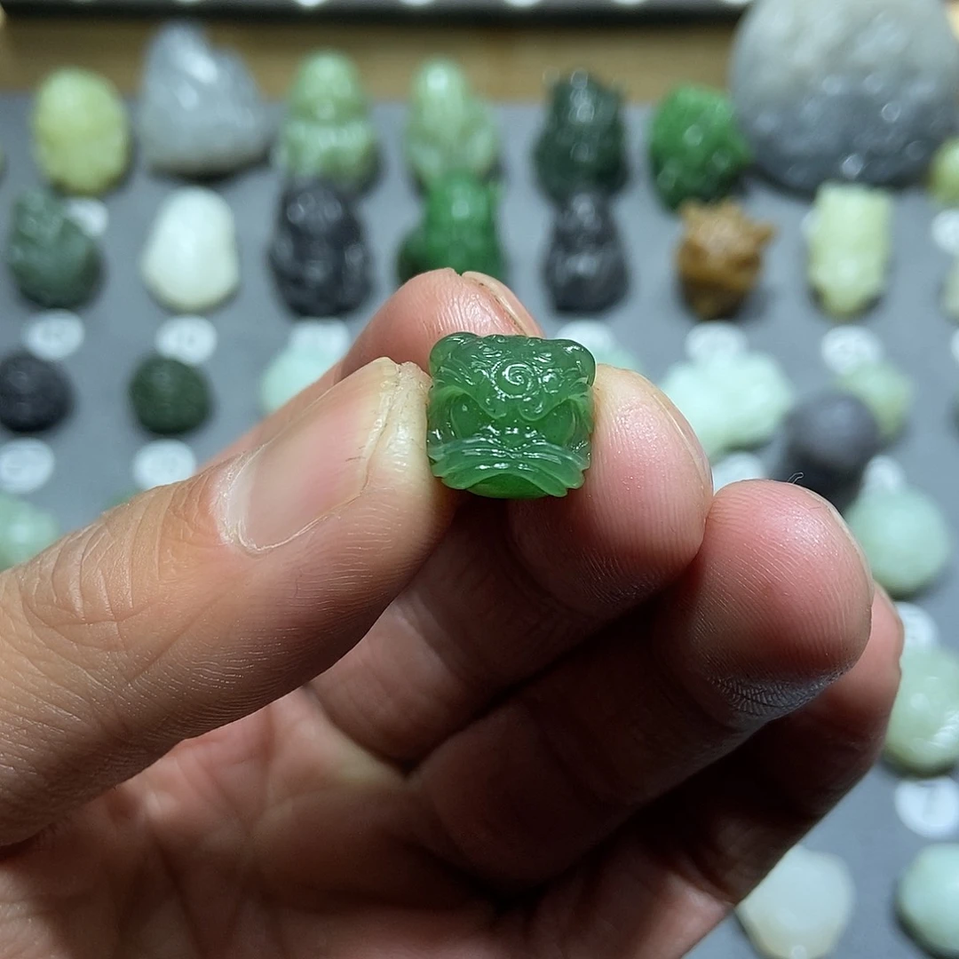 和田玉颈饰未镶嵌定制