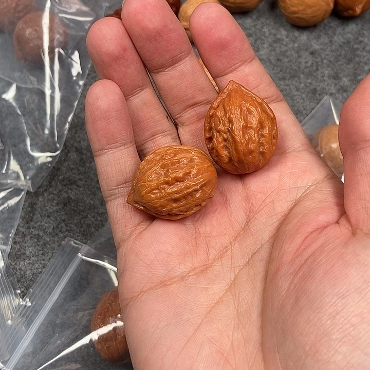 文玩核桃吊坠玉观音