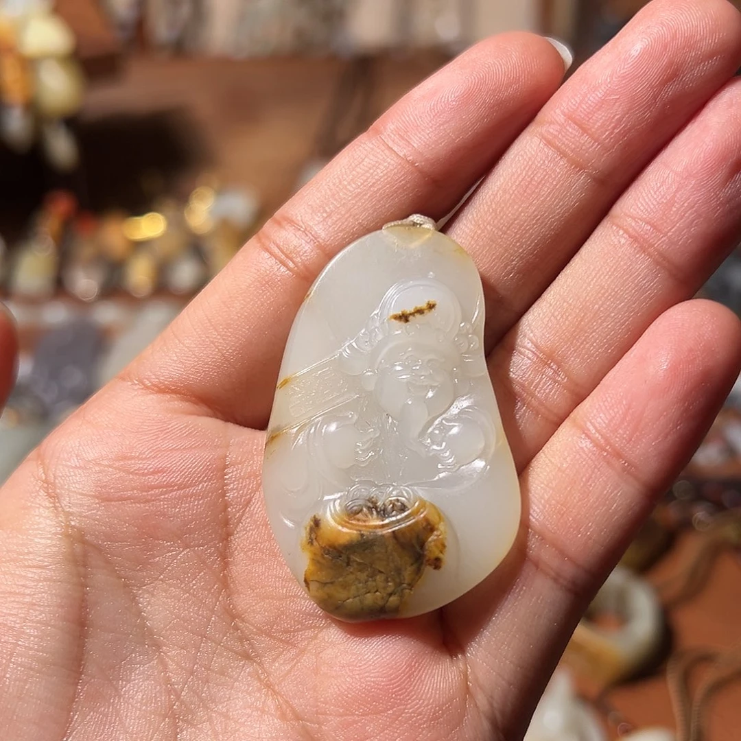 和田玉颈饰未镶嵌明**主