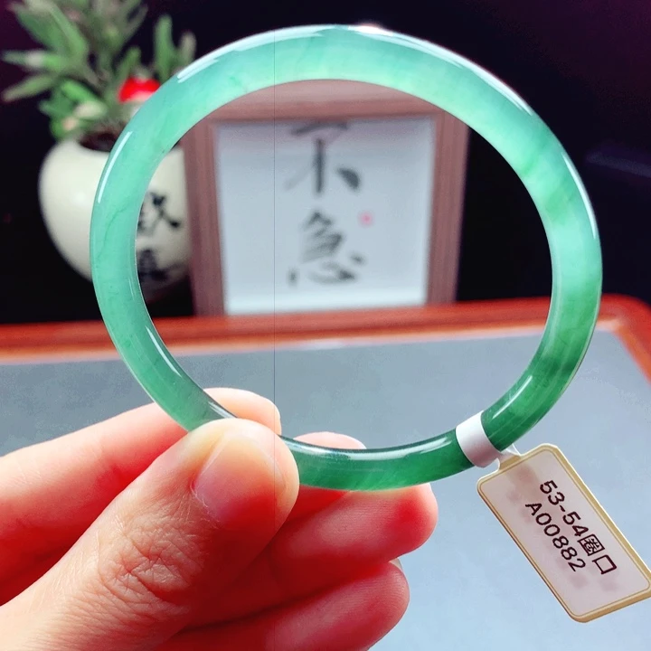 未镶嵌手镯翡翠圆镯