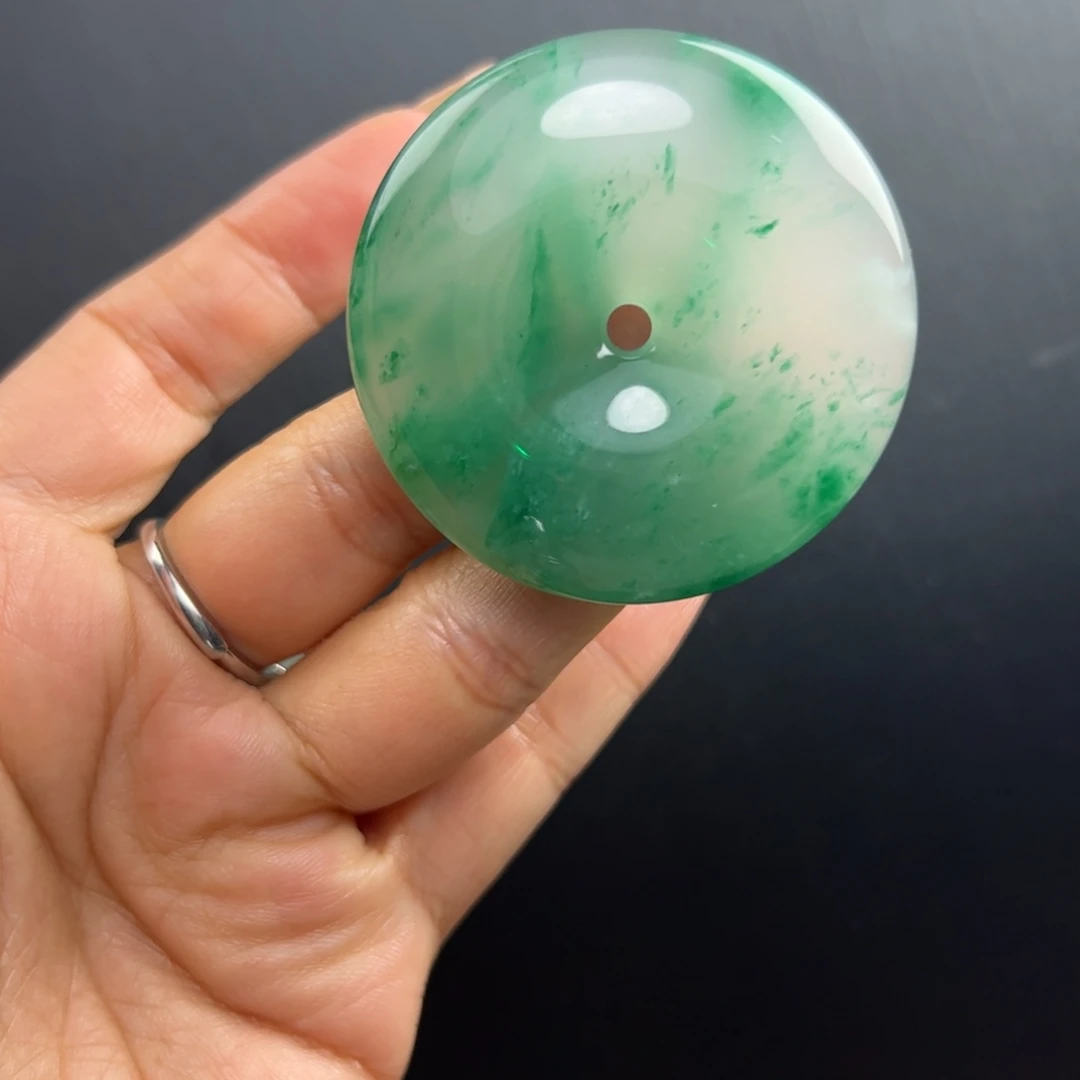 石英质玉（非洲翠）未镶嵌颈饰