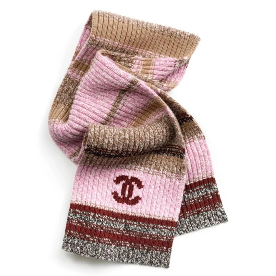 Chanel 滑雪系列粉色拼色围巾