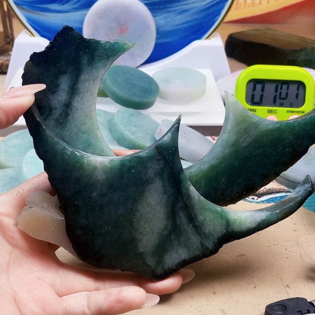 翡翠未镶嵌颈饰186……