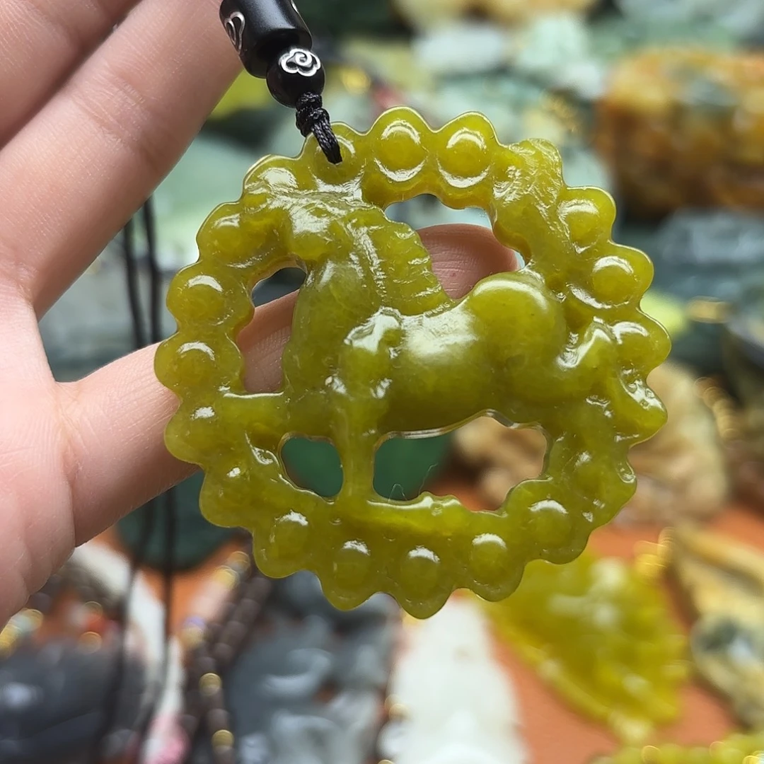 蛇纹石玉未镶嵌颈饰