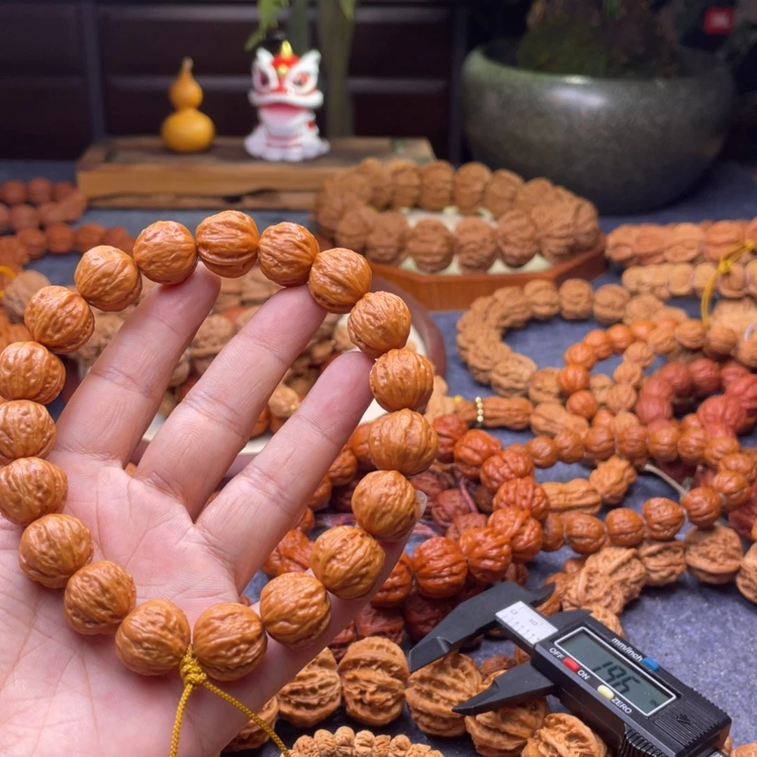 城***.手串文玩核桃秋子